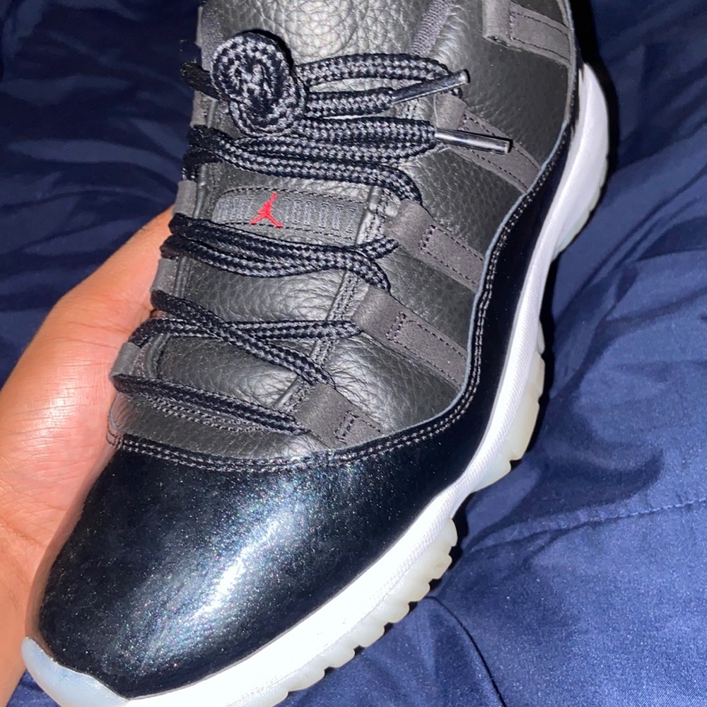 Low Jordan 11s